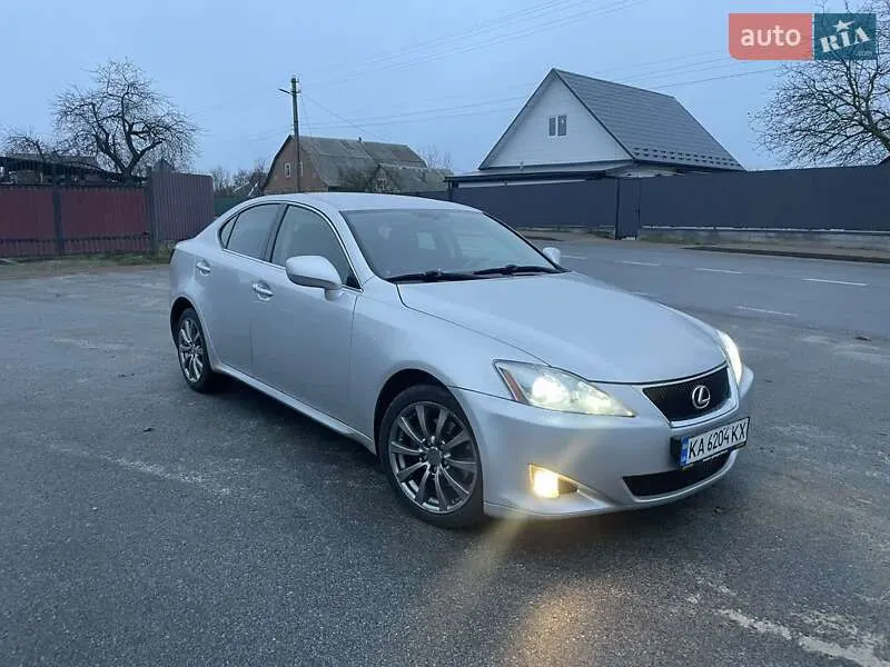 Lexus IS