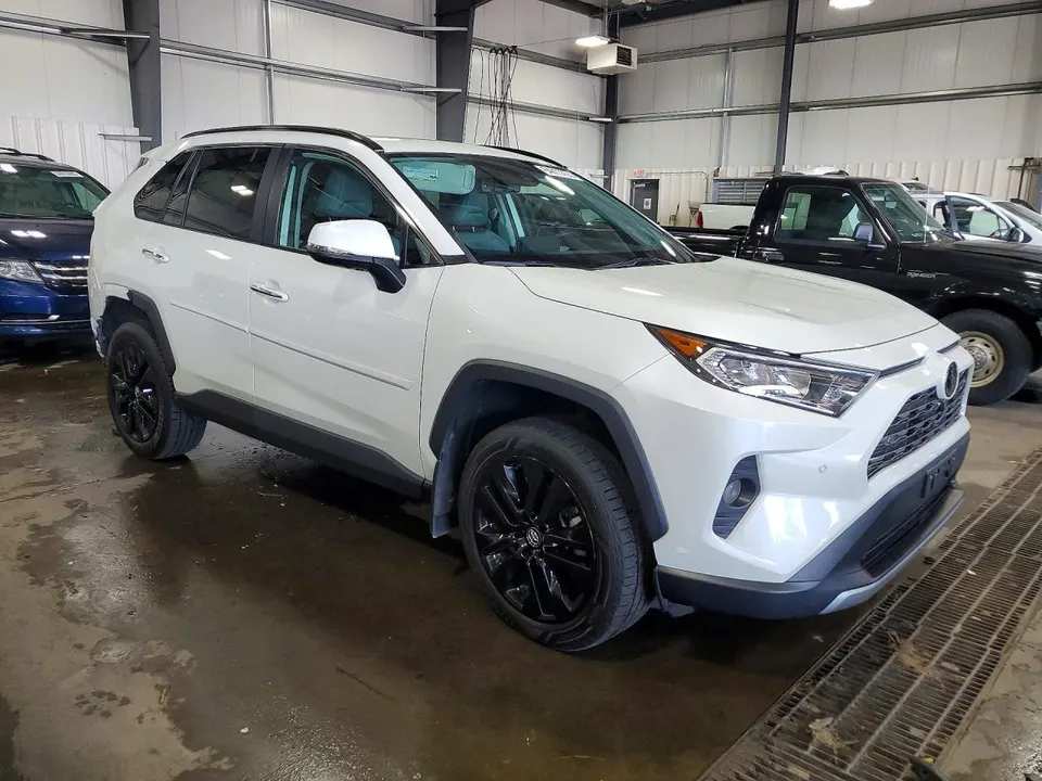 Toyota RAV4 LIMITED — фото 4