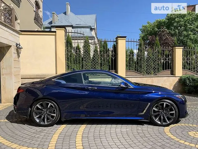 Infiniti Q60 Luxe