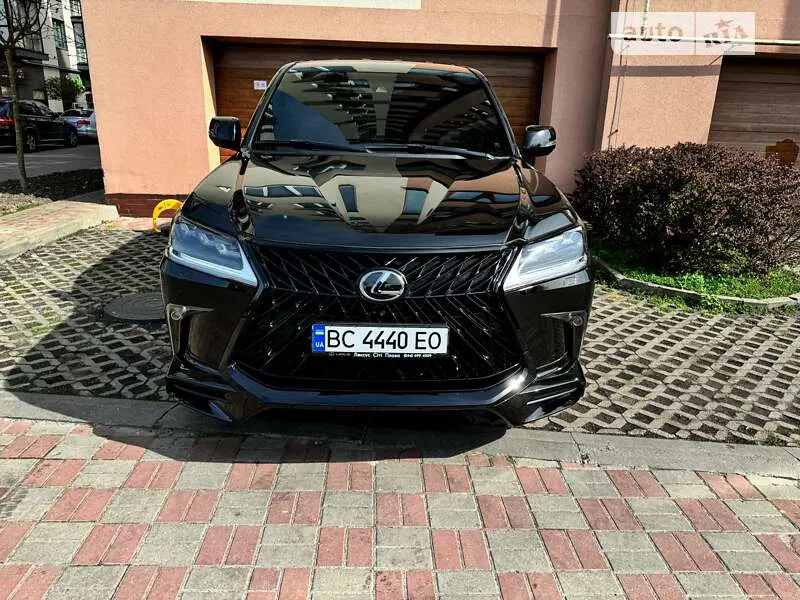 Lexus LX