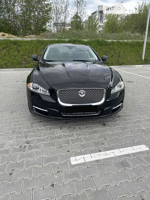 Jaguar XJ
