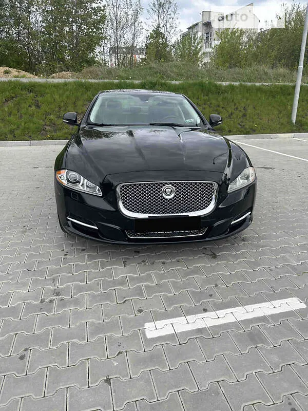Jaguar XJ