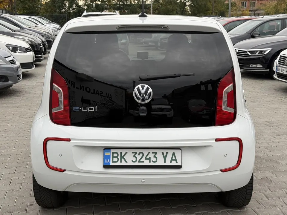 Volkswagen Up — фото 5