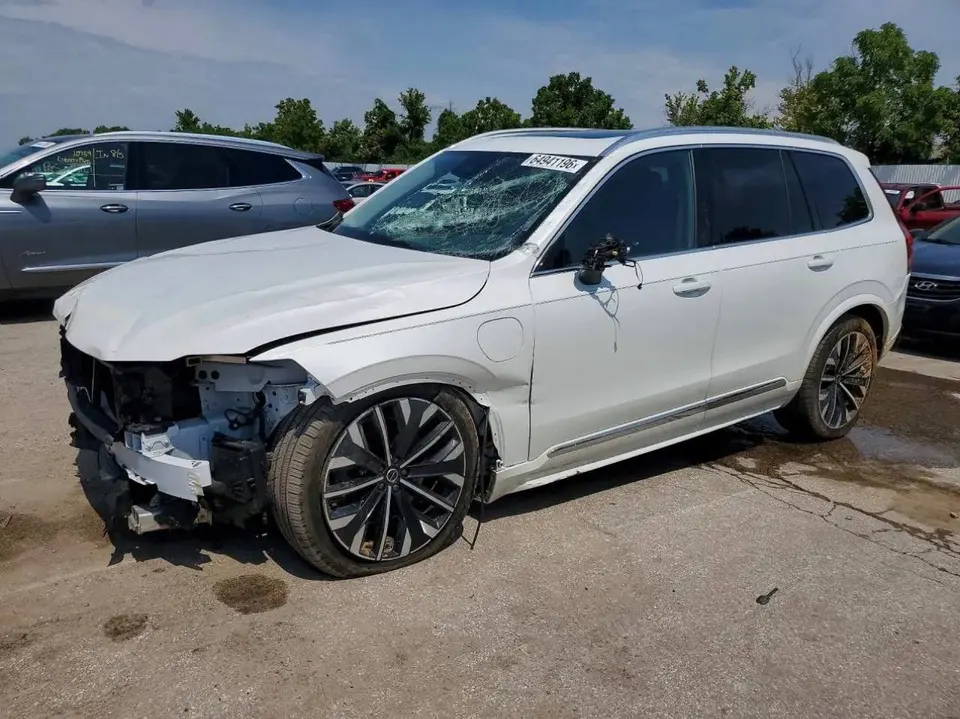 Volvo XC90 T8 PHEV PLUS — фото 1
