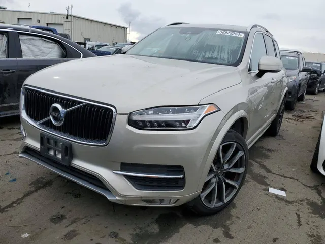 Volvo XC90 T6. Momentum