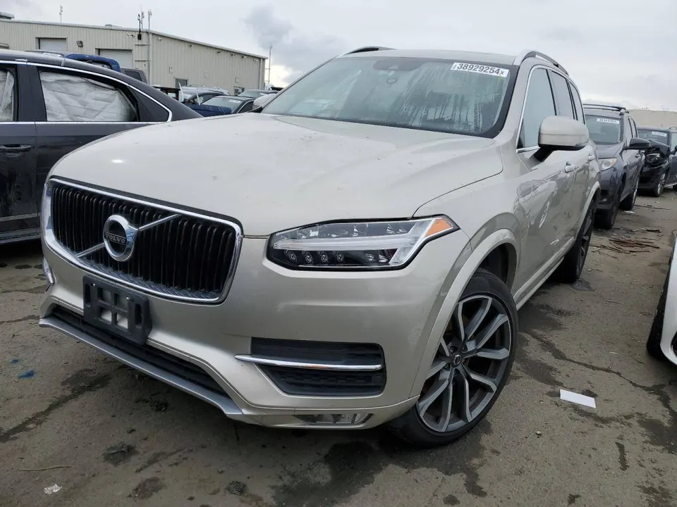 Volvo XC90 T6. Momentum