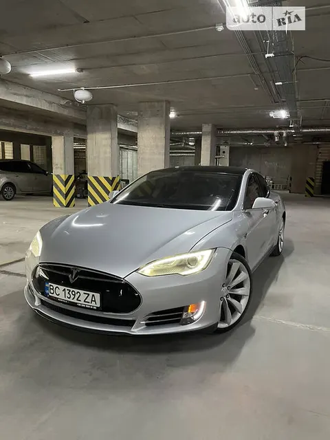 Tesla Model S P85