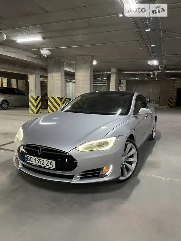 Tesla Model S P85