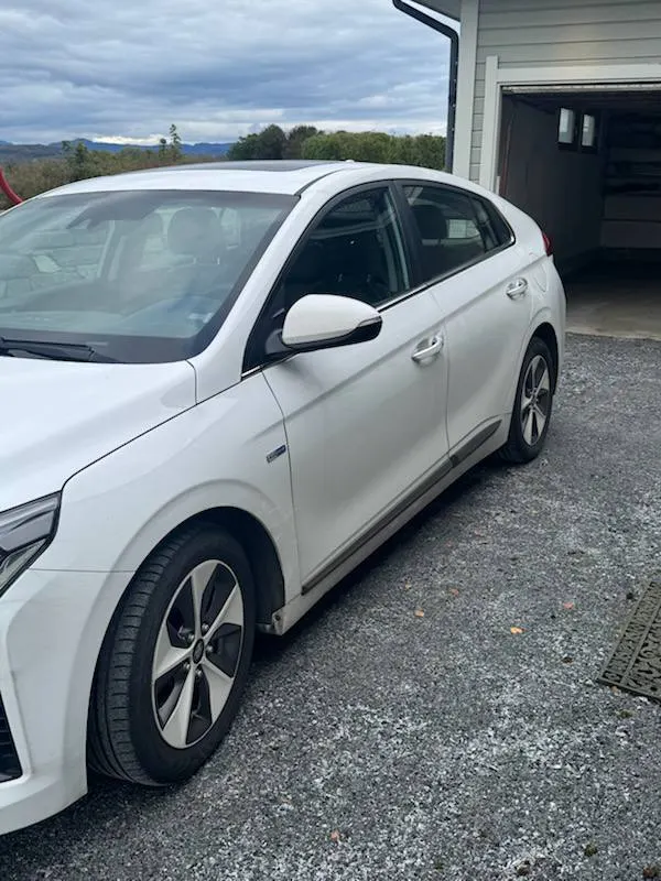 Hyundai Ioniq Premium — фото 3