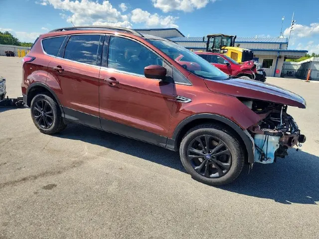Ford ESCAPE SE