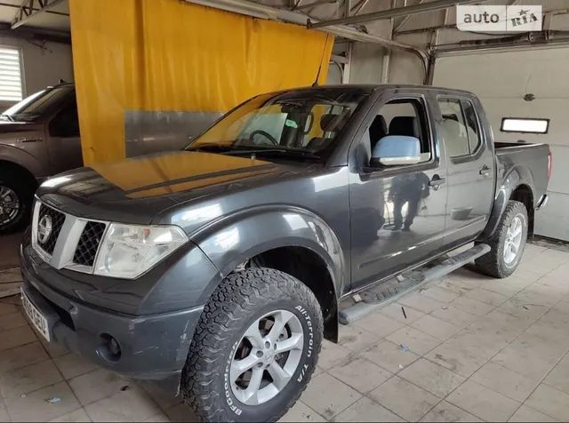 Nissan Navara of Road
