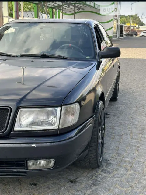 Audi 100