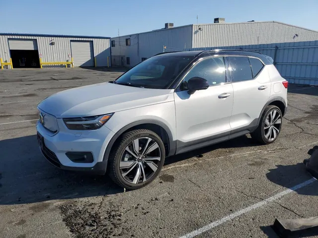 Volvo XC40 Recharge P8