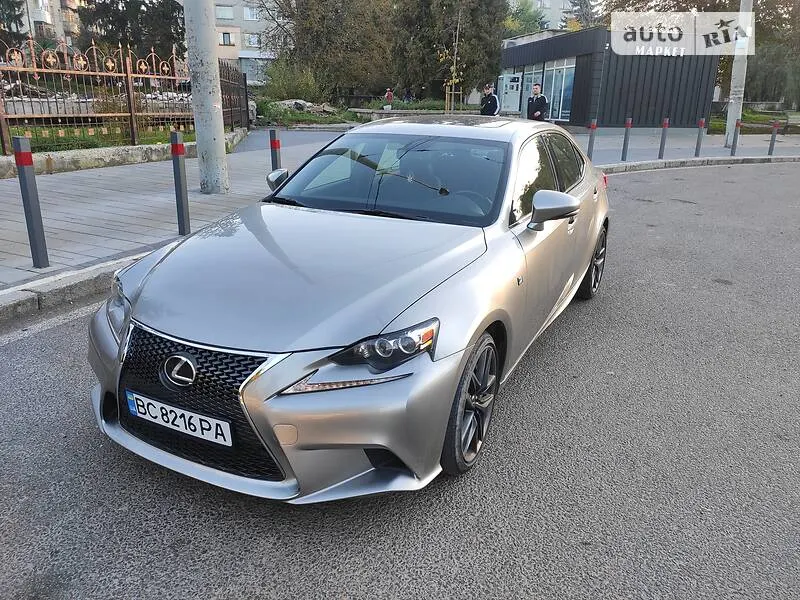 Lexus IS