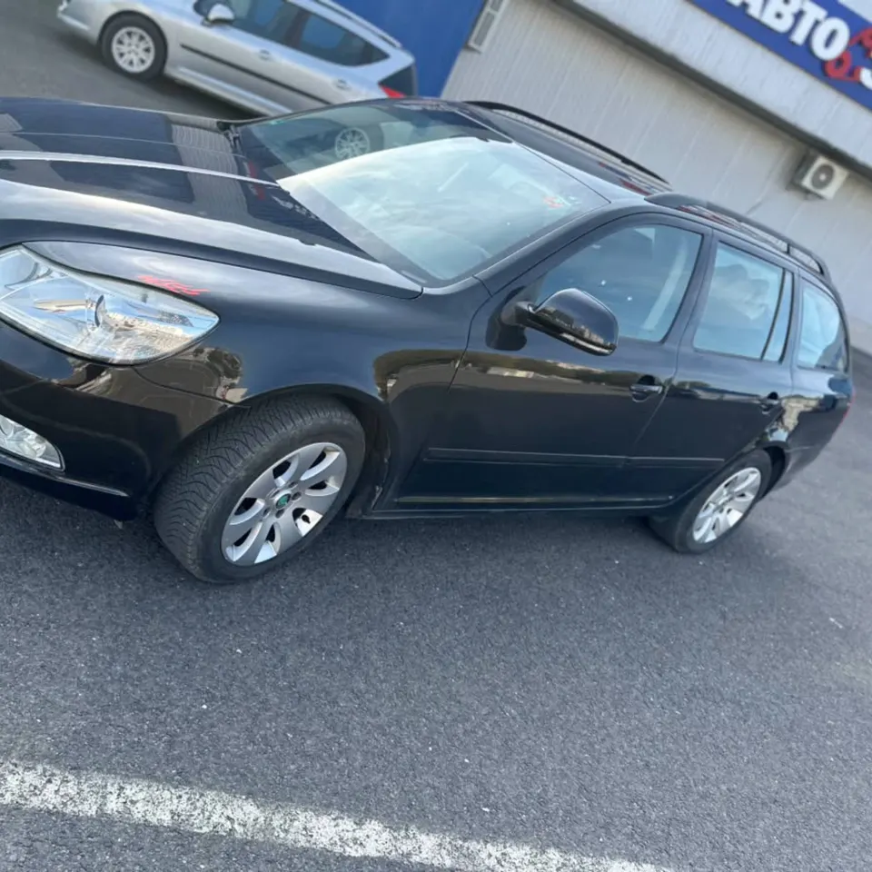 Skoda Octavia — фото 2