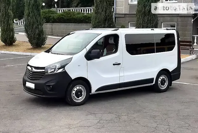 Opel Vivaro пасс