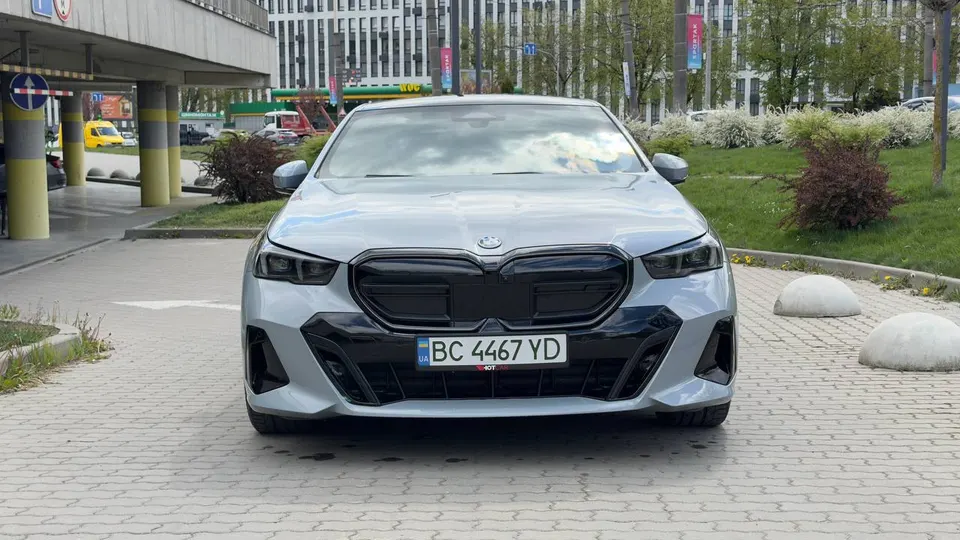BMW I5