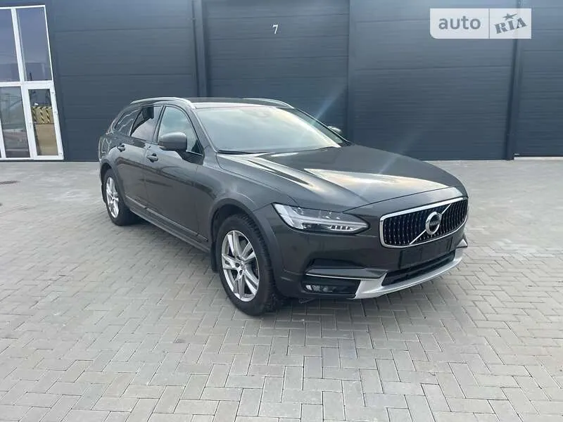 Volvo V90 Cross Country