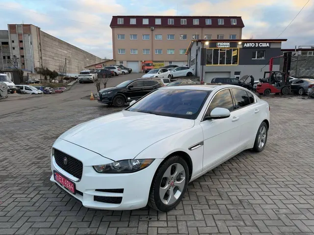 Jaguar XE