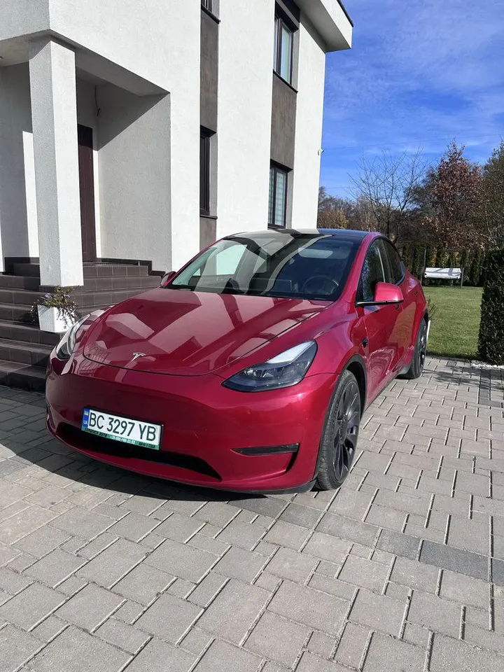 Tesla performance model Y