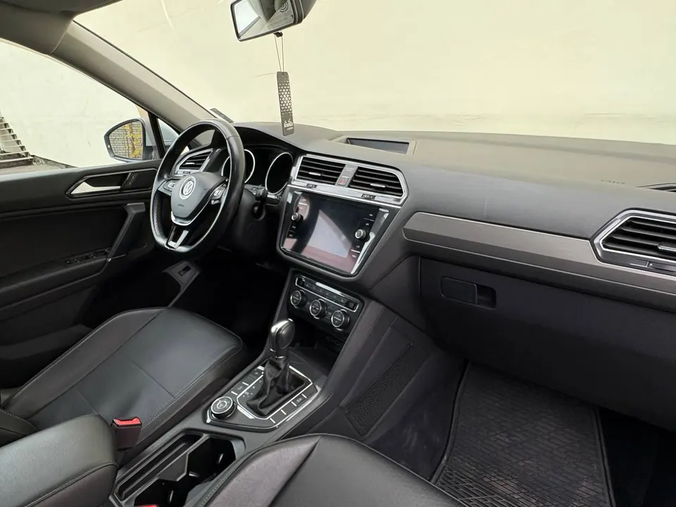 Volkswagen Tiguan — фото 9