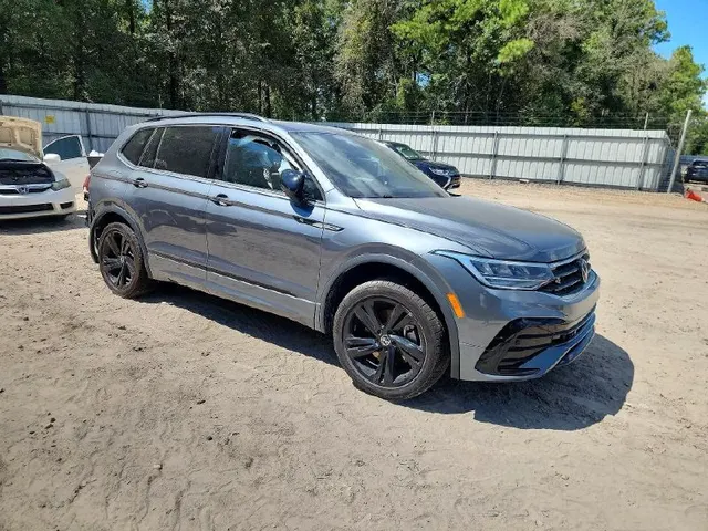 Volkswagen TIGUAN SE R-LINE BLACK