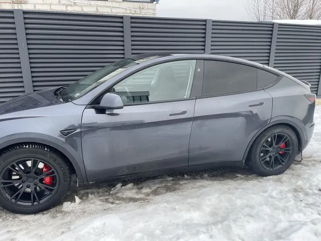 Tesla model y performance