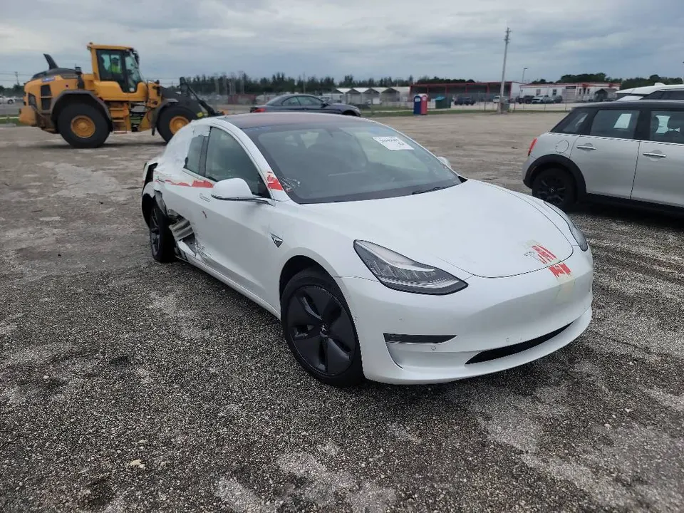 Tesla MODEL 3 Long Range