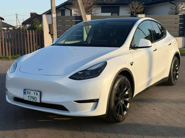 Tesla Model Y Long Range