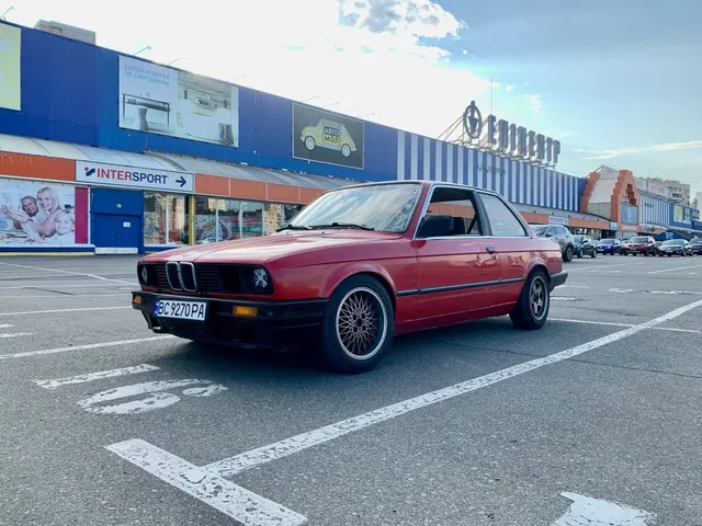 BMW e30 coupe