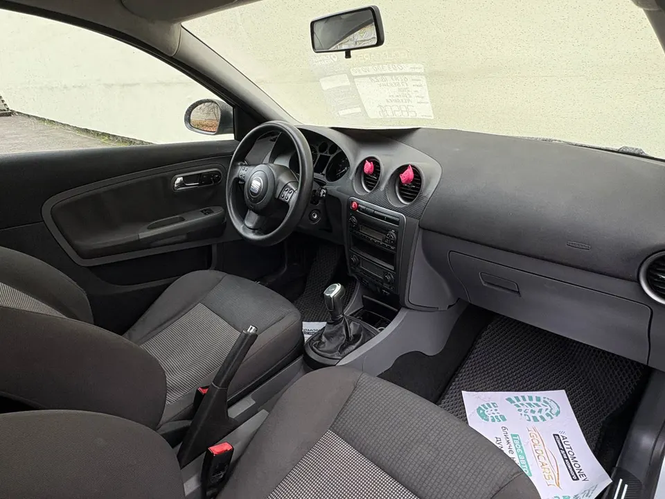 Seat Ibiza — фото 8