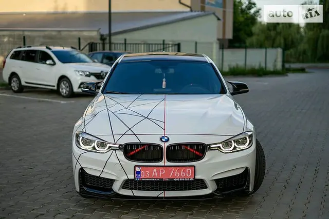 BMW 330i повний рестайлінг мотор