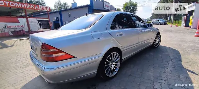 Mercedes-Benz S-Class