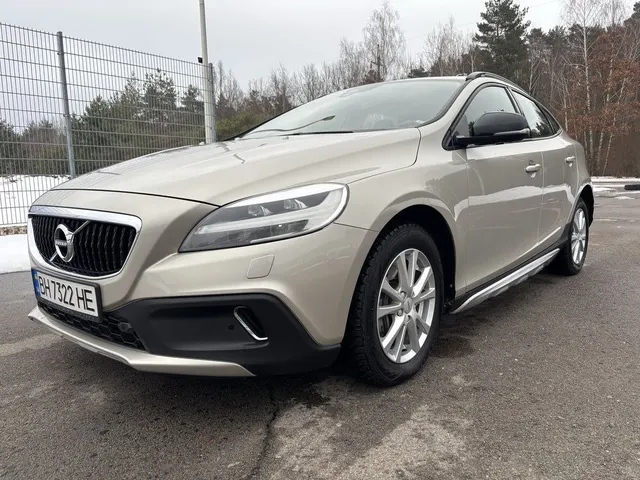Volvo v40cc