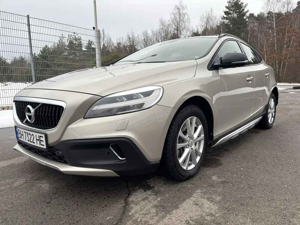 Volvo v40cc