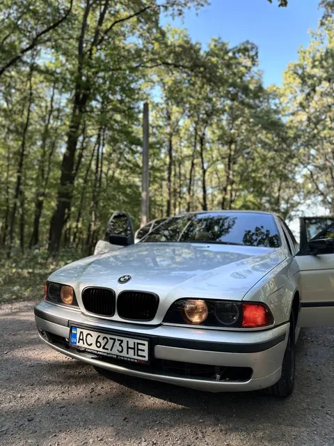 BMW 528i