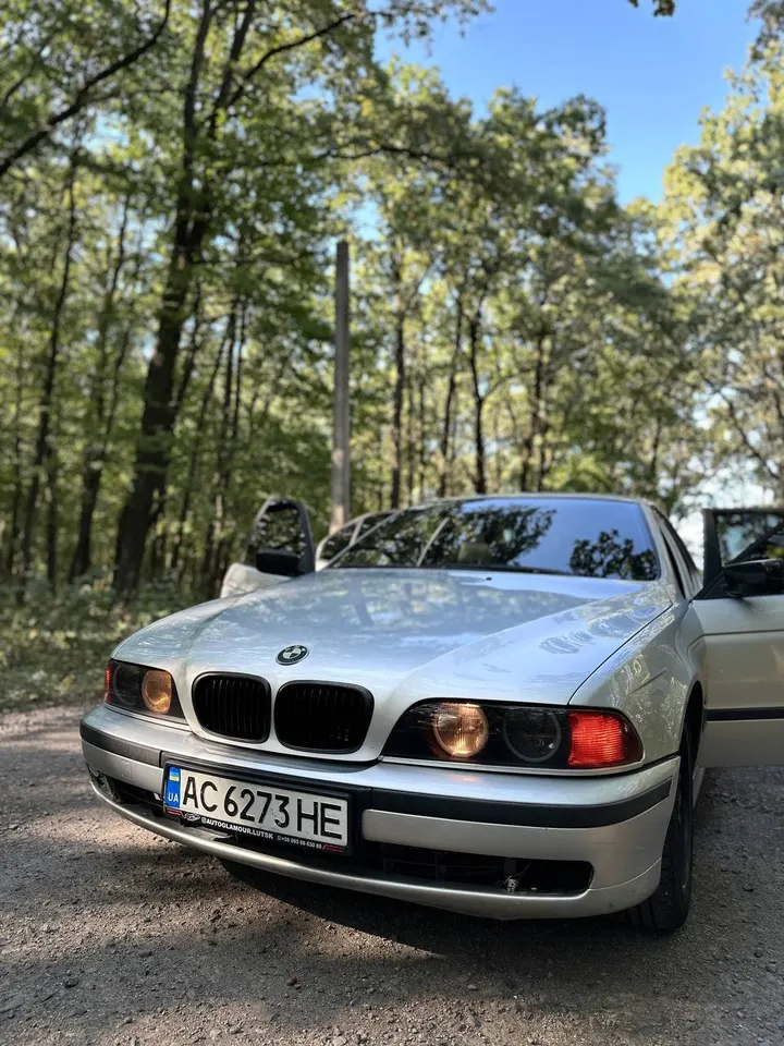 BMW 528i