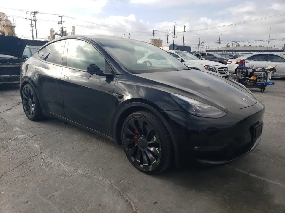 Tesla MODEL Y PERFORMANCE