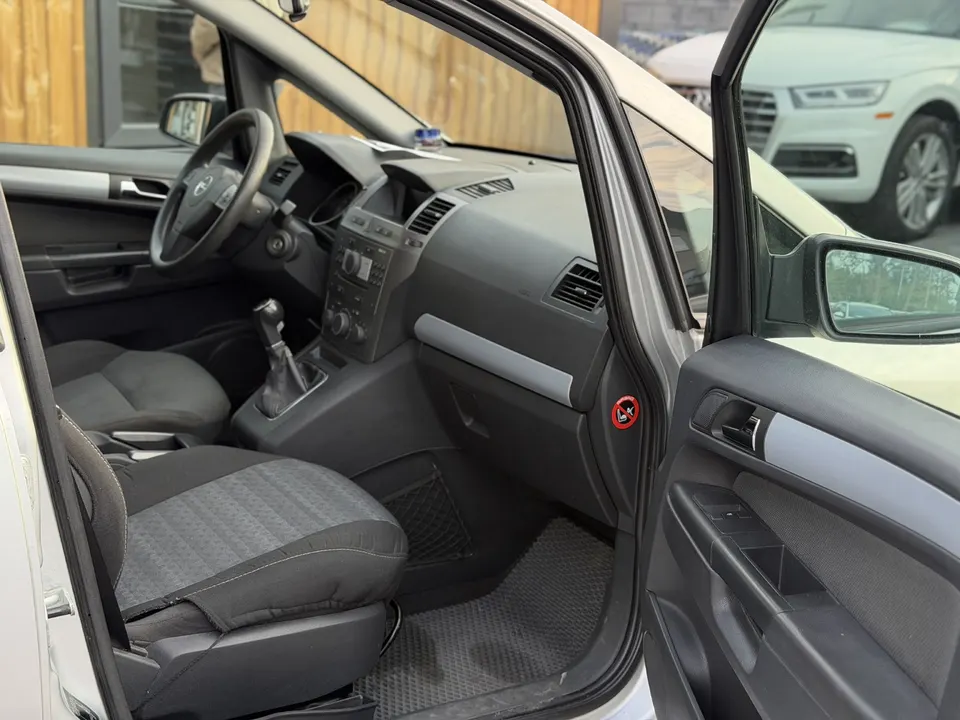 Opel Zafira — фото 7