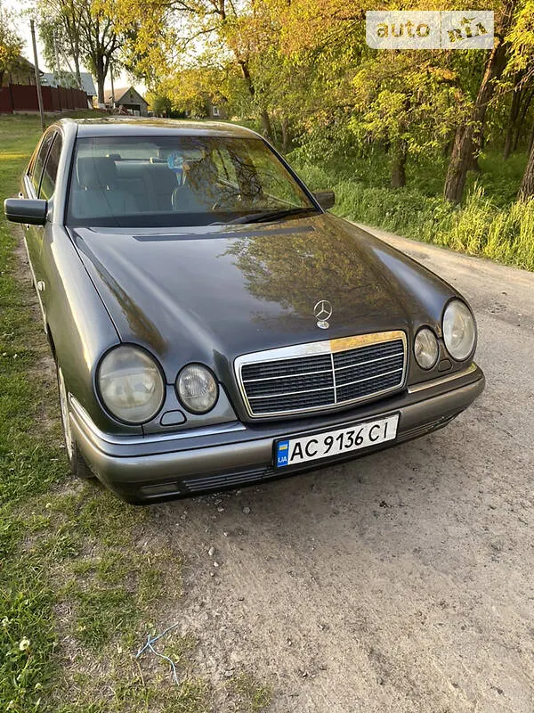 Mercedes-Benz E 300