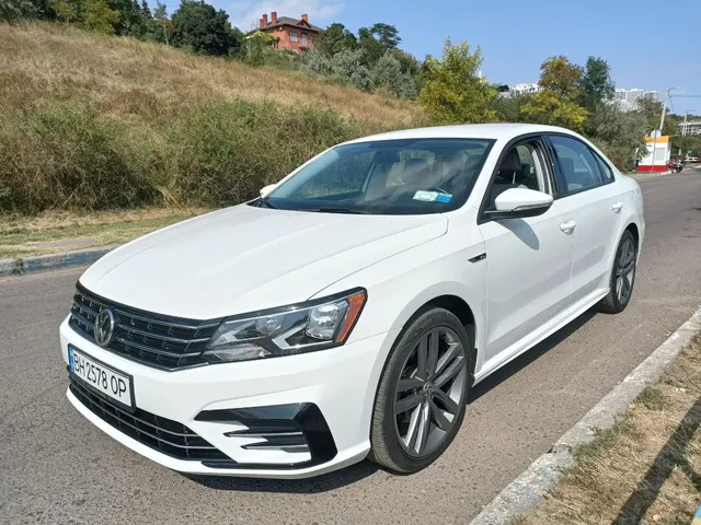 Volkswagen Passat 2.0 USA модельный