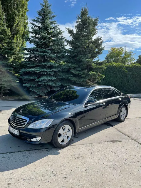 Mercedes-Benz W221 S-Class