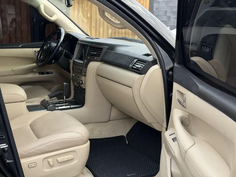 Lexus LX — фото 7
