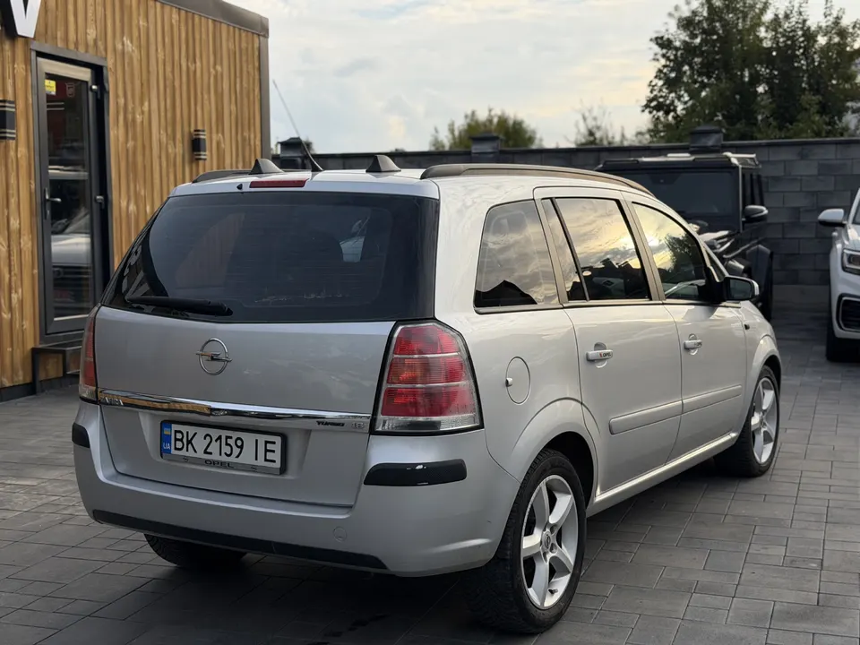 Opel Zafira — фото 6
