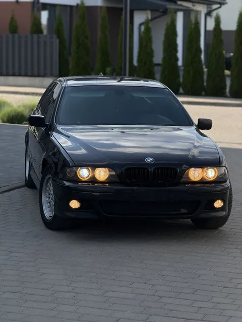 BMW 5Series в легендарному кузові