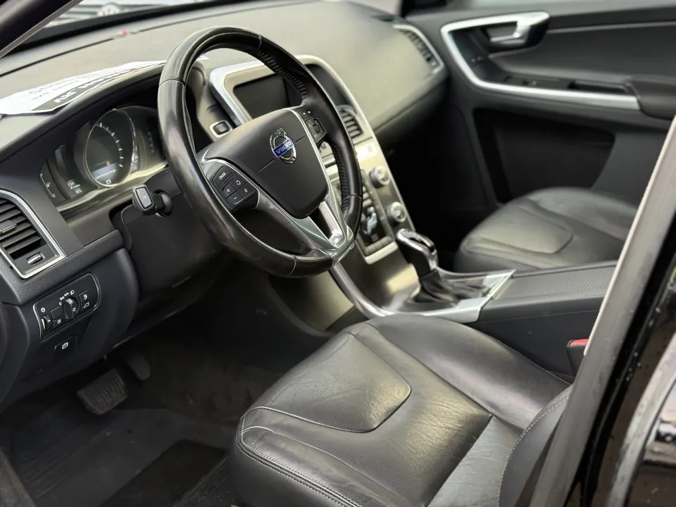 Volvo XC60 — фото 10