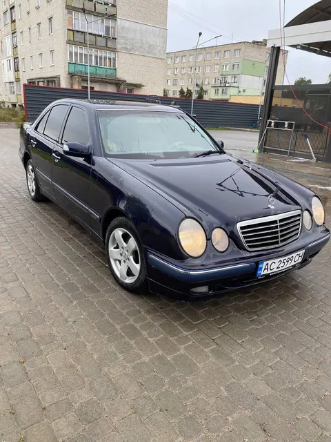 Mercedes-Benz E 220