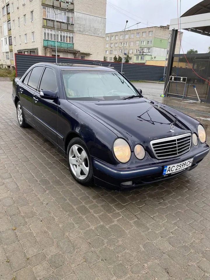 Mercedes-Benz E 220