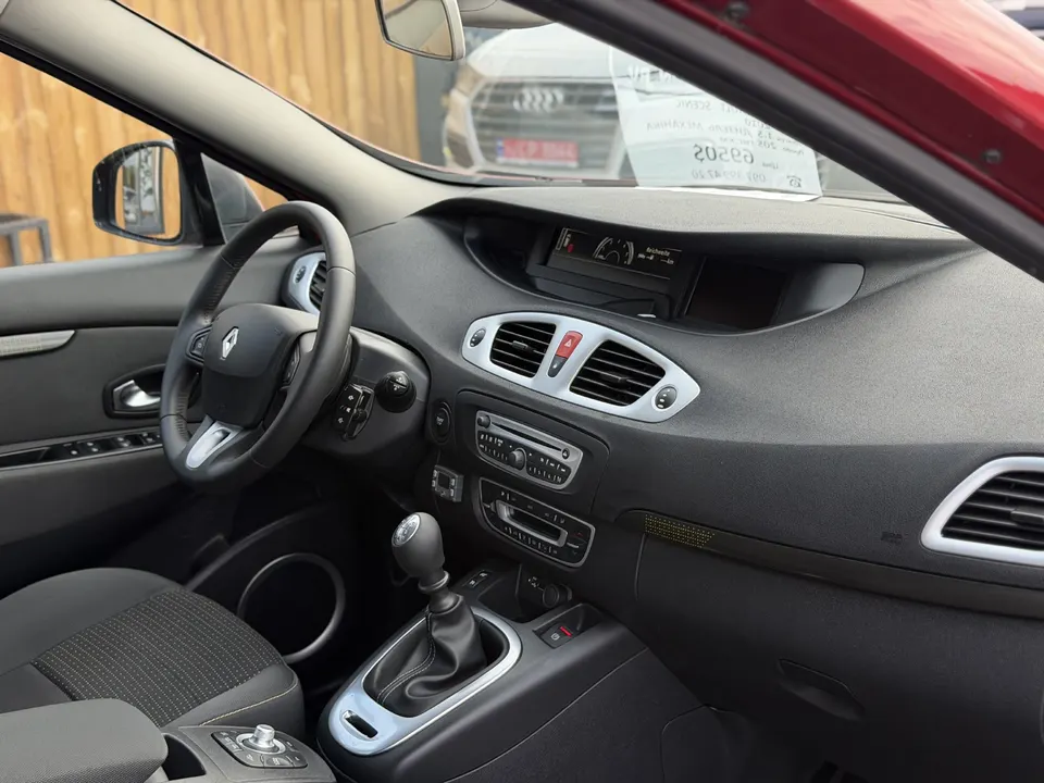 Renault Scenic — фото 9