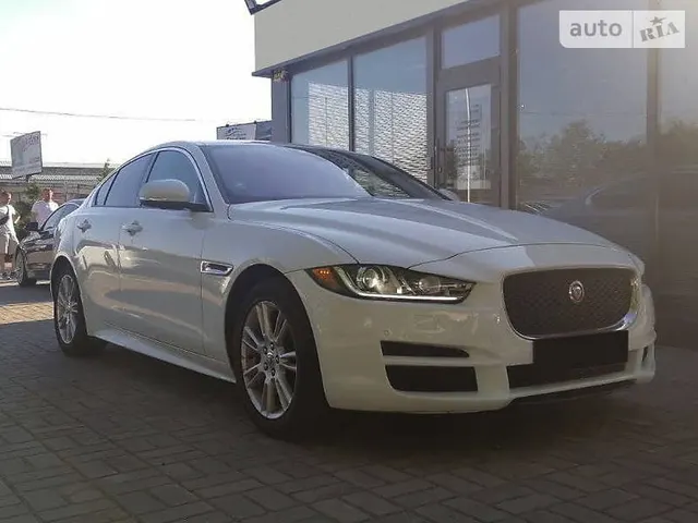 Jaguar XE